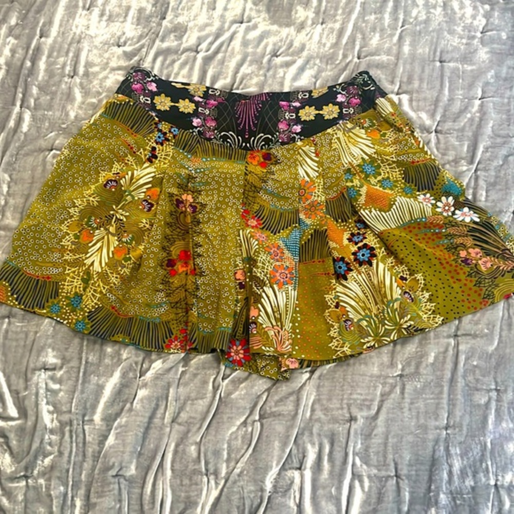 Robert Graham Tropical Pattern Shorts (Size 8 NWT)